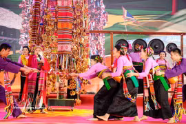 Performance showcasing excerpts from the Pon Poong festival of the Muong ethnic community in Thanh Hoa province. (Photo: VNA)