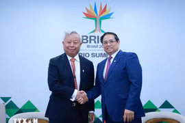 Vietnamese Prime Minister Pham Minh Chinh (right) and Jin Liqun, President and Chair of the Board of Directors of the Asian Infrastructure Investment Bank (AIIB) (Photo: VNA)