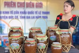 Vietnam and Cambodia are seeking to strengthen supply chain connectivity and promote sustainable border trade at a trade promotion conference in Vietnam's Mekong Delta province of Dong Thap on May 15. (Photo: https://thoibaonganhang.vn/)