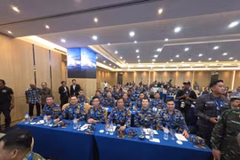 A working delegation from the Vietnam People’s Navy (VPN) taking part in the second ASEAN–US Maritime Exercise (AUMX-2), which opened on December 10 in Indonesia. (Photo: VNA)