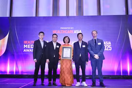 The FPT Long Chau Pharmacy and Vaccination Centre wins “Digital Innovation of the Year" at Healthcare Asia Pharma Awards 2025. (Photo: FPT)