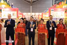 Delegates cut the ribbon to inaugurate the showcase of products from HCM City enterprises at the FHA-Food & Beverage 2025 trade expo in Singapore. (Photo: VNA)