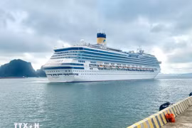 Italian cruise ship Costa Serena visits Ha Long Bay. (Photo: VNA)