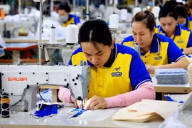 As of April 15, Việt Nam’s total textile and garment export turnover reached 1.8 billion USD (Photo: VNA)