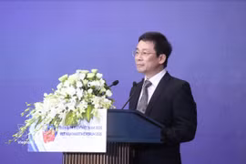 Nguyen Duy Hung, Deputy Head of the Party Central Committee's Commission for Policy and Strategy, speaks at the event. (Photo: VNA)
