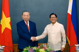 General Secretary of the Communist Party of Vietnam Central Committee and State President To Lam (L) and Philippine President Ferdinand Romualdez Marcos Jr. in Manila in June 2026 (Photo: VNA)