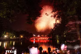A fireworks display by Hoan Kiem Lake (Photo: VNA)