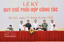 National Assembly NA Chairman Tran Thanh Man (centre) and other officials witness the signing of coordination regulations between the NA’s Committee for National Defence, Security and Foreign Affairs and the Ministry of National Defence, the Ministry of Public Security, and the Ministry of Foreign Affairs in Hanoi on June 25, 2026. (Photo: VNA)