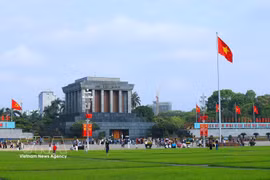 President Ho Chi Minh's Mausoleum attracts a large number of visitors (Photo: VNA)