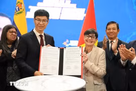 At the MoU signing ceremony (Photo: VNA)
