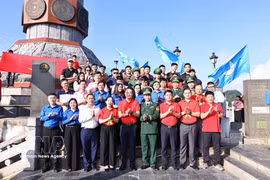 Delegates at the Lung Cu Flag Tower, a symbol of Vietnam's northernmost point. (Photo: VNA)