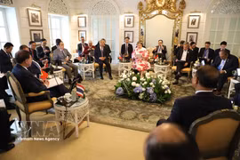 Vietnamese Minister of Foreign Affairs Le Hoai Trung (front, second from left), other foreign ministers of ASEAN and their Myanmar counterpart attend an informal meeting in Bangkok on July 12. (Photo: VNA)