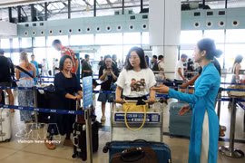 Passengers at Noi Bai International Airport. (Photo: VNA)