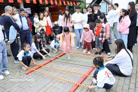 Cultural activities are held at the 2026 Vietnamese Language Summer Camp in Klinok village on the outskirts of Minsk, Belarus. (Photo: VNA)