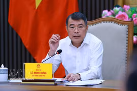 Prime Minister Le Minh Hung at the working session with the Ministry of Health and relevant ministries and agencies on September 8 to discuss a draft law amending and supplementing several laws in the healthcare sector. (Photo: VNA)