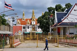 A border checkpoint between Cambodia and Thailand. (Photo: AFP)