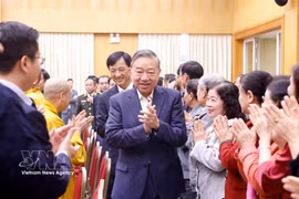 General Secretary of the Communist Party of Vietnam Central Committee To Lam (C) attends the meeting with Hanoi voters (Photo: VNA)