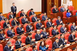 Officials attend the fourth plenum of the 14th Party Central Committee (Photo: VNA) 