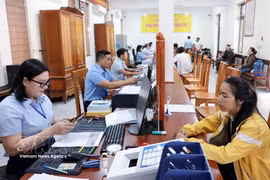 At Phong Nha communal Public Administration Service Centre in Quang Tri province (Photo: VNA)