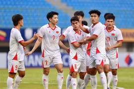 The U23 Vietnamese team celebrate beating Laos in the 2025 ASEAN U23 Championship on July 19. (Photo: vietbao.vn)