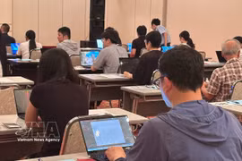 Candidates familiarise themselves with the computers before sitting the Vietnamese language proficiency assessment in Osaka on August 15, 2026. (Photo: VNA)