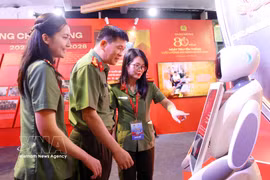 Officers and personnel of the People's Public Security Force visit an exhibition showcasing the achievements of the People's Security Force. (Photo: VNA)