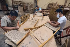 Workers produce outdoor wooden furniture for export to Europe at the factory of Hong Ngoc Co., Ltd. in Phu Tai Industrial Park, Quy Nhon Bac ward, Gia Lai province. (Photo: VNA)