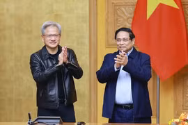 Vietnamese Prime Minister Pham Minh Chinh and President and CEO of NVIDIA Jensen Huang (Photo: VNA)