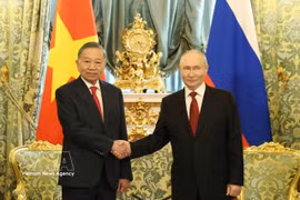 General Secretary of the Communist Party of Vietnam Central Committee and President To Lam (L) meets with Russian President Vladimir Putin at the Kremlin, Moscow, on September 9. (Photo: VNA)