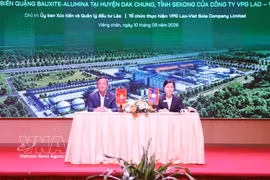 Vietnamese Ambassador to Laos Nguyen Minh Tam (left) and Deputy Minister, Vice Chair and Standing member of the Lao Investment Promotion and Management Committee Phonvanh Outhavong attend the workshop. (Photo: VNA)