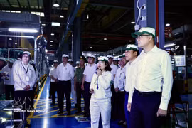 A delegation from Phu Tho province visits the production line at Honda Vietnam. (Photo: VNA)