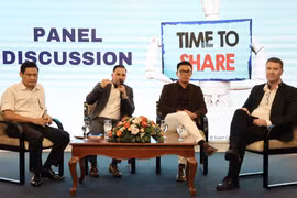 Experts share cost-saving solutions for businesses at the panel discussion (Photo: VNA)