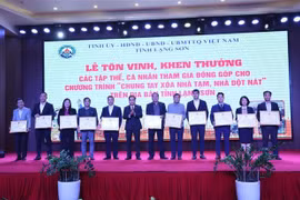 Businesses are honoured for contributing to Lang Son province’s efforts in eliminating temporary and dilapidated houses. (Photo: VNA)