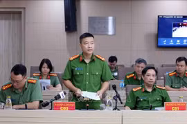 Lieutenant Colonel Vu Thanh Tung, Deputy Director of the The Police Department for Corruption, Smuggling and Economic Crimes under the Ministry of Public Security, answers questions from reporters. (Photo: VNA)