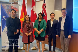 Associate Professor Dang Duc Huy (second from right) with other speakers at a Vietnam-Canada agricultural trade and investment cooperation forum (Photo: VNA)