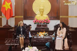 Nguyen Thi Ngoc Diep, Vice Chairwoman of the Can Tho People’s Committee (R), meets with Italian Consul General in Ho Chi Minh City Alessandra Tognonato on October 12. (Photo: VNA)