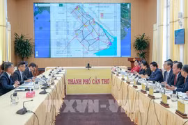 At the meeting between Can Tho authorities and the Sumitomo delegation on January 27 (Photo: VNA)