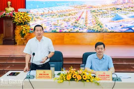 Deputy Secretary of the An Giang provincial Party Committee and Secretary of the Party Committee of the Phu Quoc special zone Dinh Van Noi speaks at the dialogue (Photo: baoangiang.com)