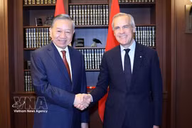 General Secretary of the Communist Party of Vietnam Central Committee and President To Lam (L) meets with Canadian Prime Minister Mark Carney in Ottawa on September 24, 2026. (Photo: VNA)