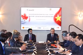 General Secretary of the Communist Party of Vietnam Central Committee and President To Lam (R) speaks at the event. (Photo: VNA)