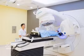 A patient undergoing radiotherapy at National Cancer Hospital (K hospital). (Photo: VNA)