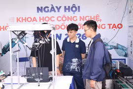 Students from the University of Science and Technology under the University of Da Nang showcase their technology products at the 2026 Technology, Entrepreneurship, and Innovation Festival (Photo: VNA)