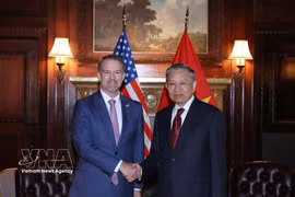 General Secretary of the Communist Party of Vietnam Central Committee and President To Lam (R) meets with US Trade Representative Ambassador Jamieson Greer in New York on the morning of September 21 (local time). (Photo: VNA)