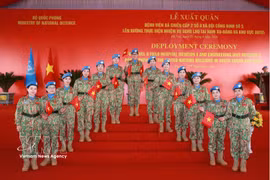 Members of Vietnam's Level-2 Field Hospital Rotation 8 and Engineering Unit Rotation 5 at the send-off ceremony in Hanoi on September 22 (Photo: VNA)