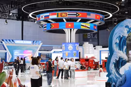 AI exhibition areas at CAEXPO 2026 attract the attention of both businesses and visitors. (Photo: VNA)