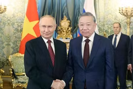 General Secretary of the Communist Party of Vietnam Central Committee To Lam (R) and Russian President Vladimir Putin at their talks in Moscow. (Photo: VNA) 