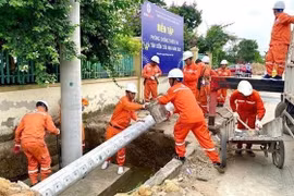 EVNHANOI conducts drills to ensure power grid safety in the face of complicated developments of storms and floods. (Photo: VNA)