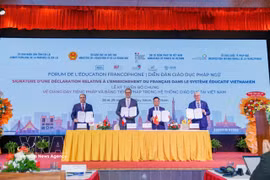 At the signing ceremony of the joint declaration on the teaching of French and teaching in French within Vietnam’s education system. (Photo: VNA)