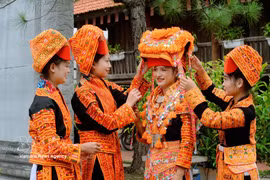 Red Dao girls in Van Son commune, Bac Ninh province, are dressed in traditional attire. (Photo: VNA)