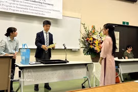 A lecturer from the Hue University's University of Economics defends doctoral dissertation at the University of Tsukuba in Japan. (Photo: VNA)